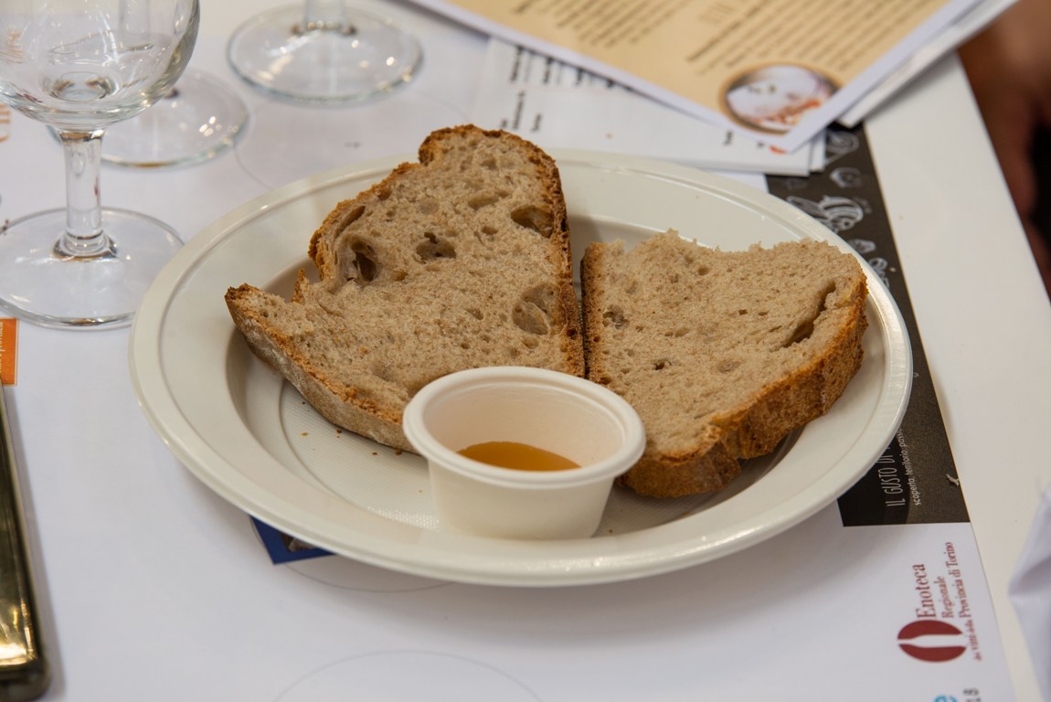 Assaggio del "Pane degli Dei" al Salone del Gusto